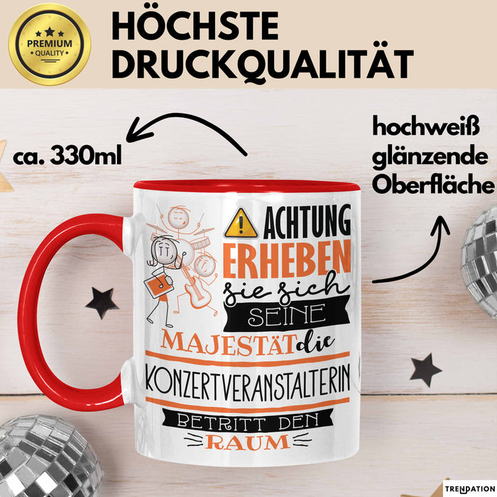 Konzertveranstalterin Tasse Geschenk Lustiger Spruch Bitte Erheben Sie Sich Seine Majestät Die Konzertveranstalterin Betritt Den Raum Rot Trendation