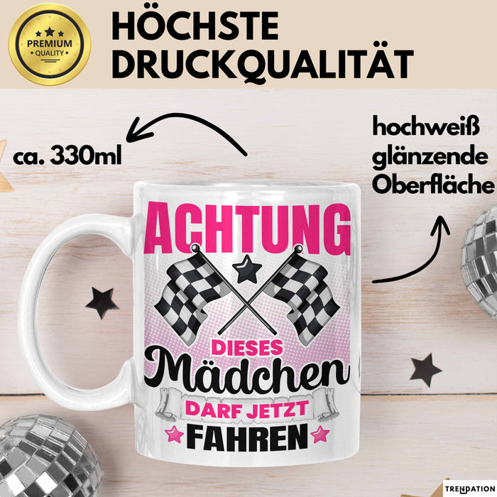 Führerschein Bestanden Geschenk Tasse Bestandener Führerschein Achtung Dieses Mädchen Darf Jetzt Fahren Fahrschule Kaffee-Becher Weiß Trendation