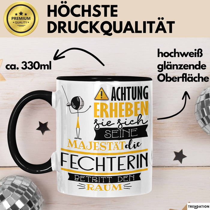 Fechterin Tasse Geschenk Lustiger Spruch Bitte Erheben Sie Sich Seine Majestät Die Fechterin Betritt Den Raum Schwarz Trendation