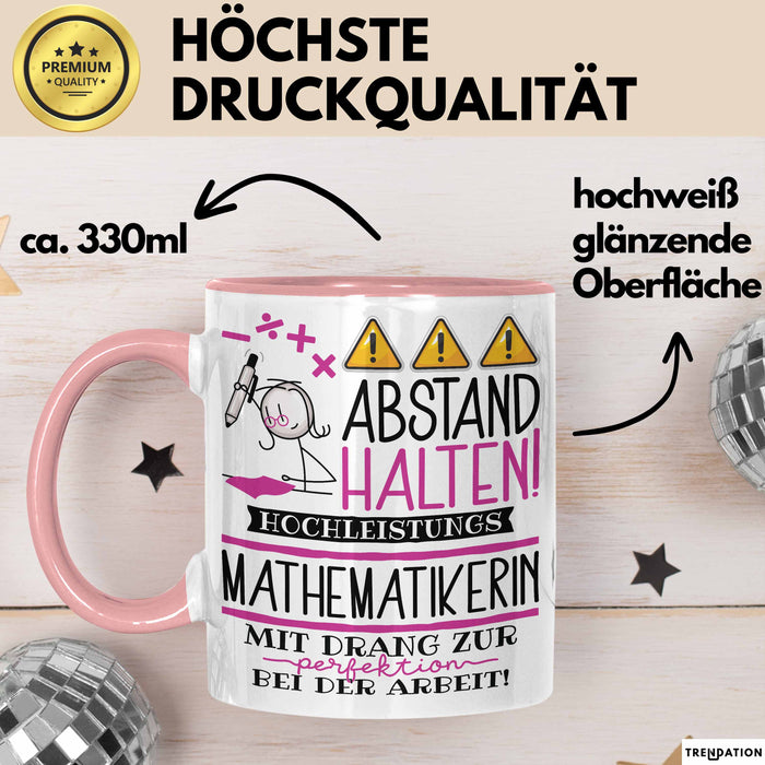 Mathematikerin Tasse Geschenk Lustig Abstand Halten Hochleistungs-Mathematikerin Mit Drang Zur Perfektion Bei Der Arbeit Rosa Trendation