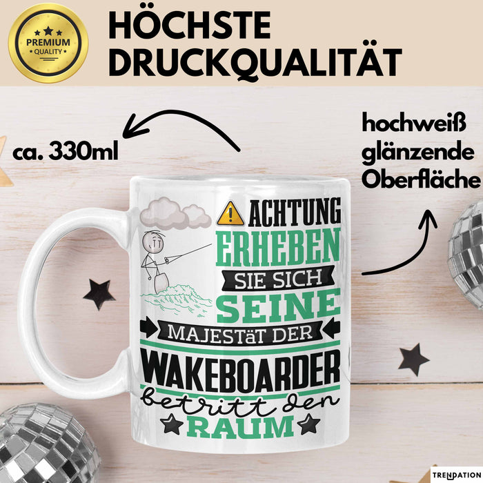 Wakeboarder Geschenk Tasse Lustiger Spruch Erheben Sie Sich Der Wakeboarder Betritt den Raum Weiß Trendation
