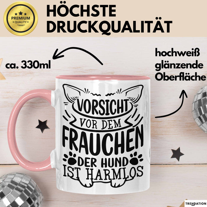 Frauchen Tasse Geschenk Hundebesitzerin Spruch Geschenkidee Kaffee-Becher Hunde Besitzerin Vorsicht Vor Dem Frauchen Der Hund Ist Harmlos Rosa Trendation