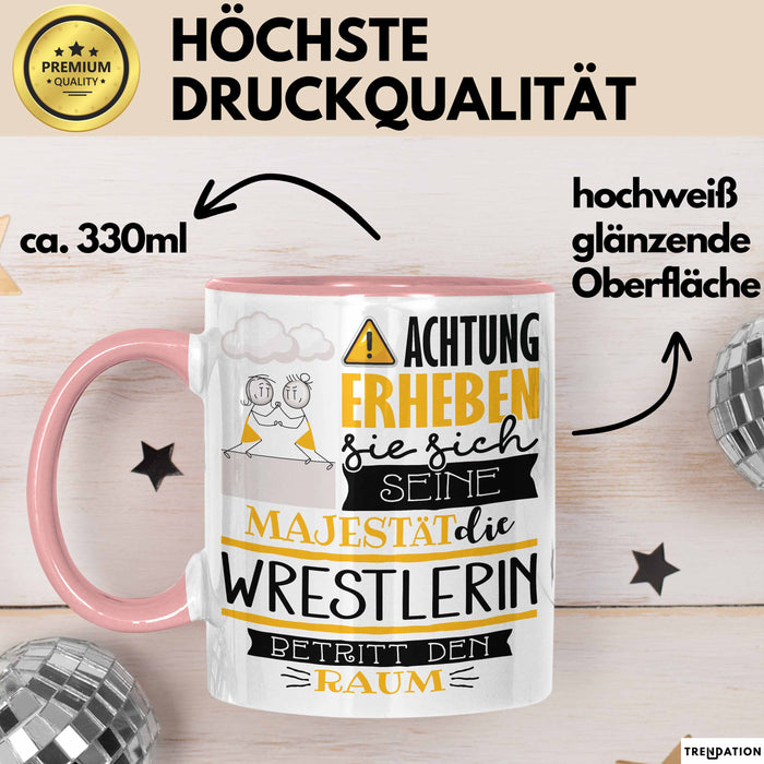Wrestlerin Tasse Geschenk Lustiger Spruch Bitte Erheben Sie Sich Seine Majestät Die Wrestlerin Betritt Den Raum Rosa Trendation