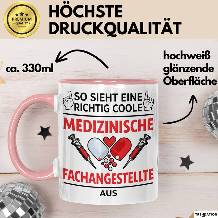 Medizinischer Assistent Arzt Tasse Geschenk Lustige Geschenkidee Spruch So Sieht Eine Richtig Coole Medizinische Fachangestellte Aus Rosa Trendation