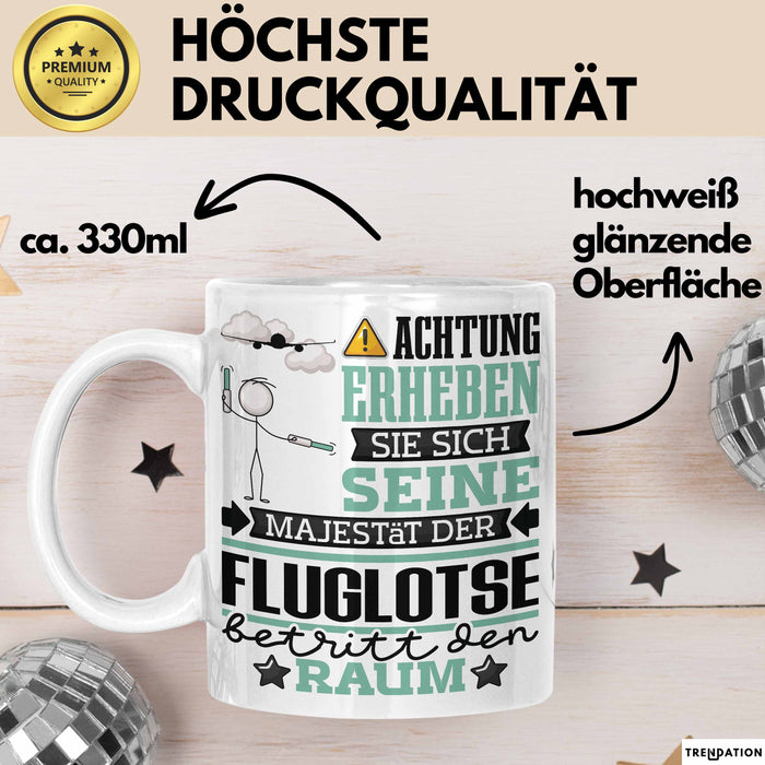 Fluglotse Geschenk Tasse Lustiger Spruch Erheben Sie Sich Der Fluglotse Betritt den Raum Weiß Trendation