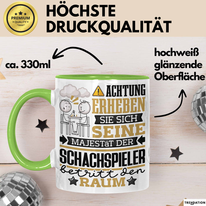 Schachspieler Geschenk Tasse Lustiger Spruch Erheben Sie Sich Der Schachspieler Betritt den Raum Grün Trendation