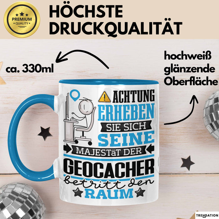 Geocacher Geschenk Tasse Lustiger Spruch Erheben Sie Sich Der Geocacher Betritt den Raum Blau Trendation