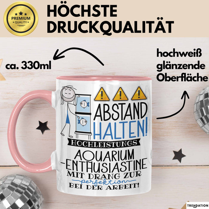 Aquarium-Enthusiastin Tasse Geschenk Lustig Abstand Halten Hochleistungs-Aquarium-Enthusiastin Mit Drang Zur Perfektion Bei Der Arbeit Rosa Trendation