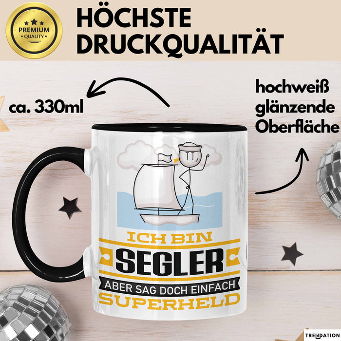 Segler Geschenk Tasse Ich Bin Segler Aber Sag Doch Einfach Superheld Lustige Geschenkdiee für Segler Kaffee-Becher Schwarz Trendation