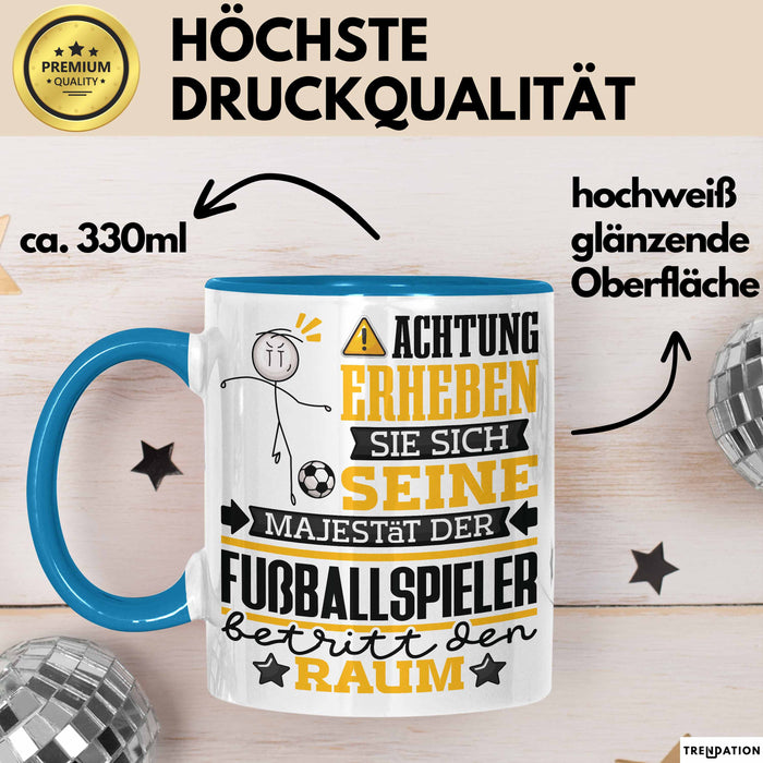 Fußballspieler Geschenk Tasse Lustiger Spruch Erheben Sie Sich Der Fußballspieler Betritt den Raum Blau Trendation