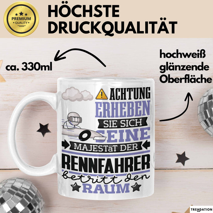 Rennfahrer Geschenk Tasse Lustiger Spruch Erheben Sie Sich Der Rennfahrer Betritt den Raum Weiß Trendation