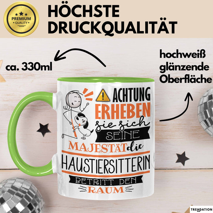Haustiersitterin Tasse Geschenk Lustiger Spruch Bitte Erheben Sie Sich Seine Majestät Die Haustiersitterin Betritt Den Raum Grün Trendation