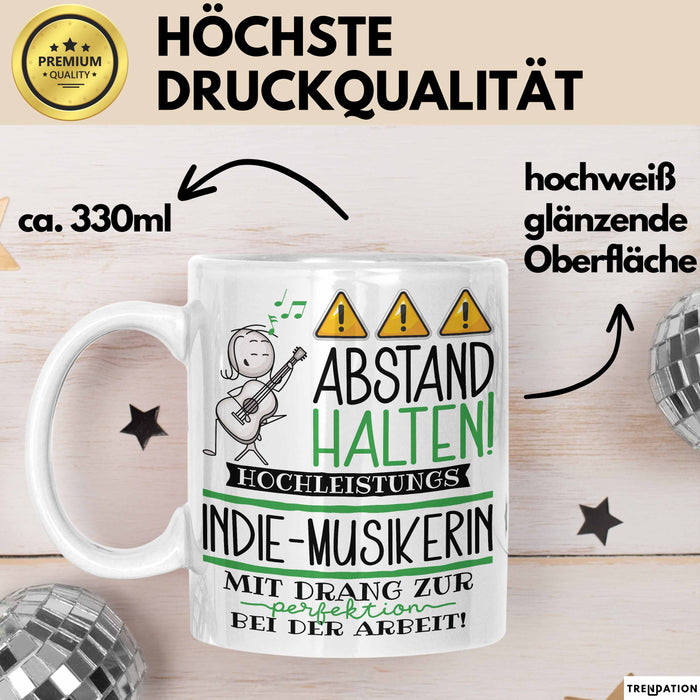 Indie-Musikerin Tasse Geschenk Lustig Abstand Halten Hochleistungs-Indie-Musikerin Mit Drang Zur Perfektion Bei Der Arbeit Weiß Trendation