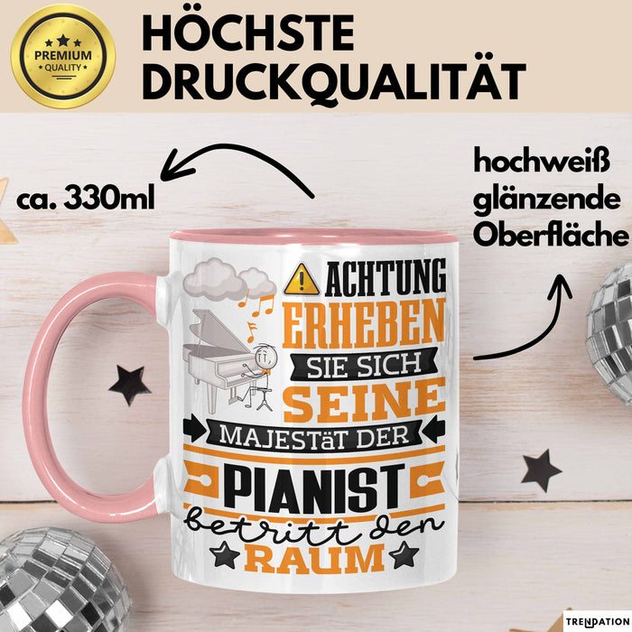 Pianist Geschenk Tasse Lustiger Spruch Erheben Sie Sich Der Pianist Betritt den Raum Rosa Trendation