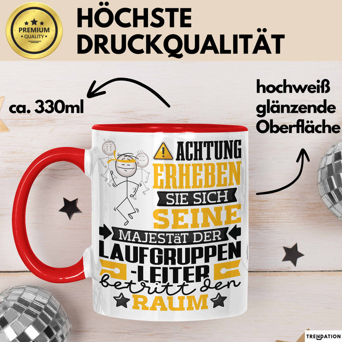 Laufgruppenleiter Geschenk Tasse Lustiger Spruch Erheben Sie Sich Der Laufgruppenleiter Betritt den Raum Rot Trendation