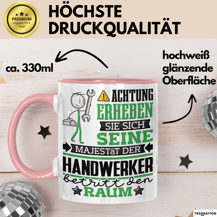 Handwerker Geschenk Tasse Lustiger Spruch Erheben Sie Sich Der Handwerker Betritt den Raum Rosa Trendation