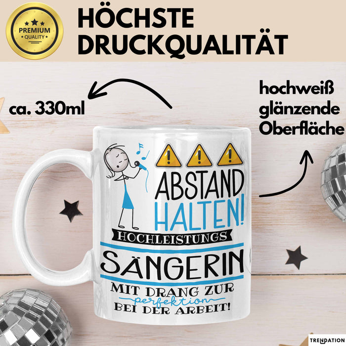 Sängerin Tasse Geschenk Lustig Abstand Halten Hochleistungs-Sängerin Mit Drang Zur Perfektion Bei Der Arbeit Weiß Trendation