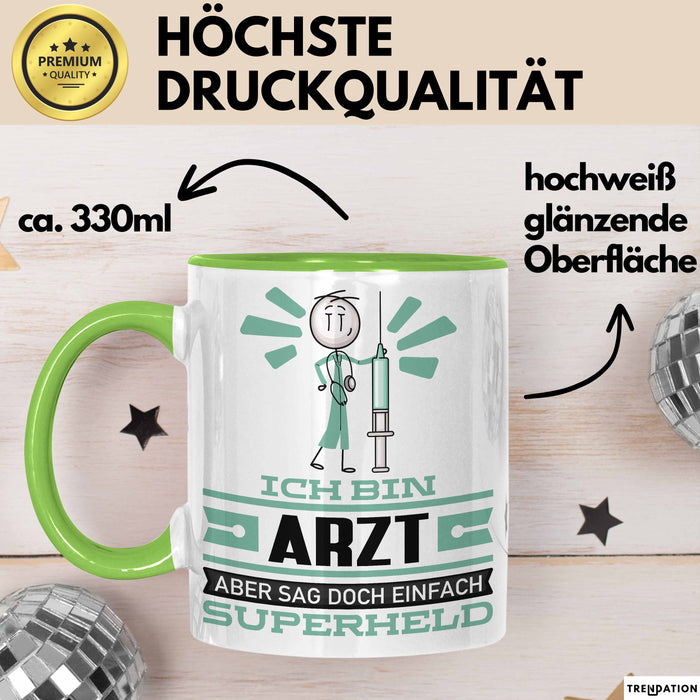 Arzt Geschenk Tasse Ich Bin Arzt Aber Sag Doch Einfach Superheld Lustige Geschenkdiee für Arzt Kaffee-Becher Grün Trendation