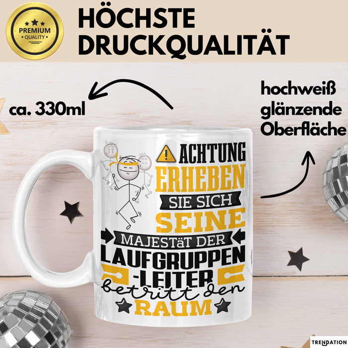 Laufgruppenleiter Geschenk Tasse Lustiger Spruch Erheben Sie Sich Der Laufgruppenleiter Betritt den Raum Weiß Trendation