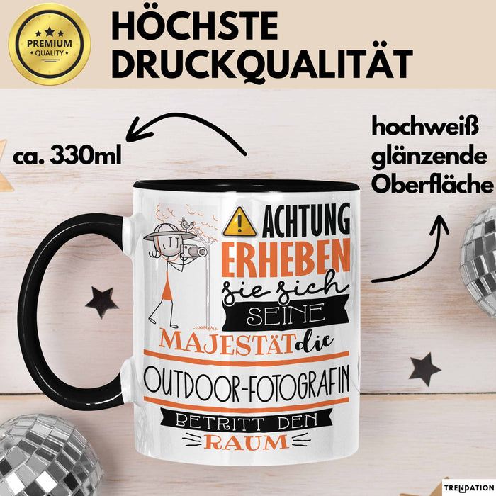 Outdoor-Fotografin Tasse Geschenk Lustiger Spruch Bitte Erheben Sie Sich Seine Majestät Die Outdoor-Fotografin Betritt Den Raum Schwarz Trendation