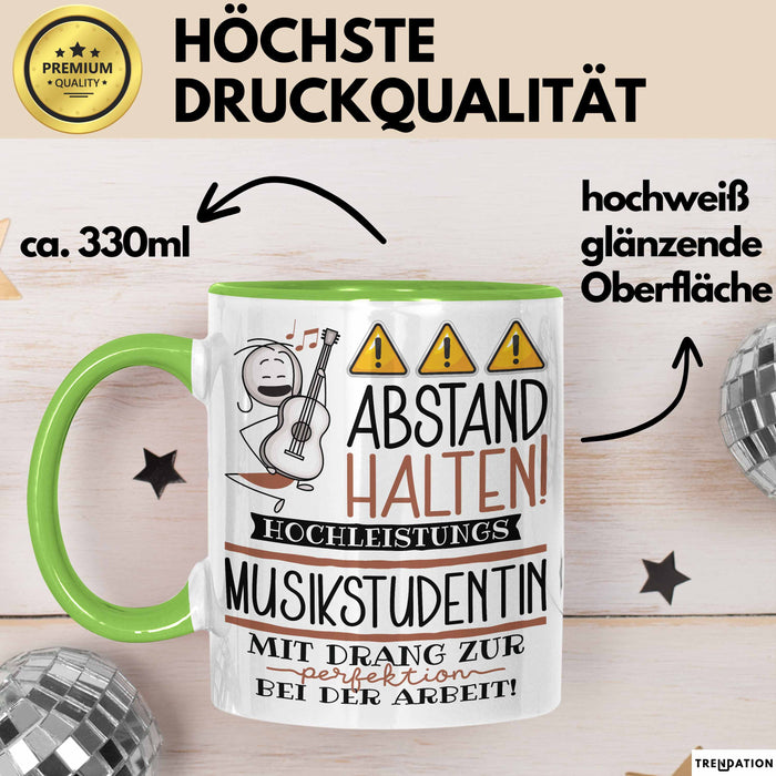 Musikstudentin Tasse Geschenk Lustig Abstand Halten Hochleistungs-Musikstudentin Mit Drang Zur Perfektion Bei Der Arbeit Grün Trendation