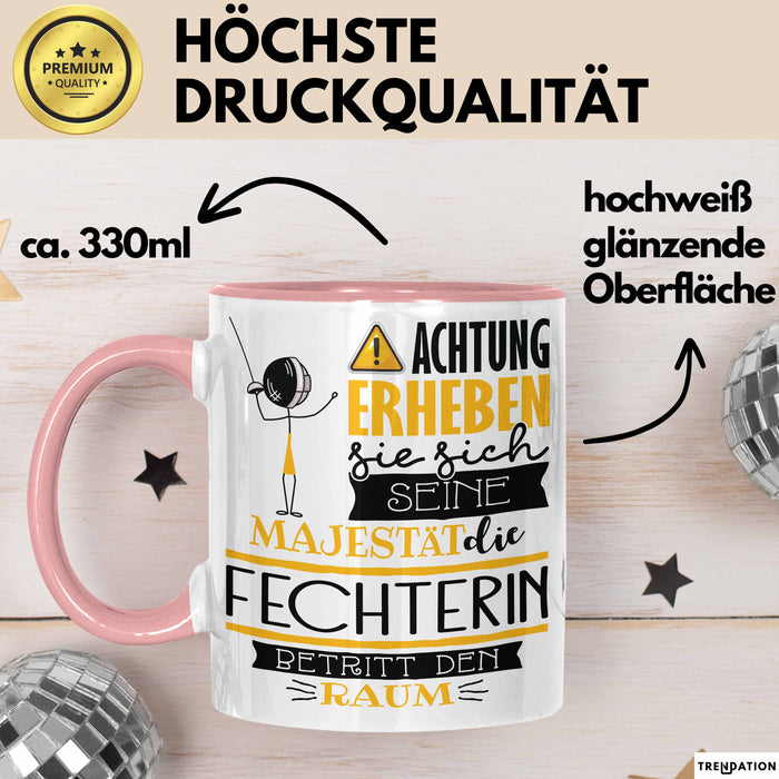 Fechterin Tasse Geschenk Lustiger Spruch Bitte Erheben Sie Sich Seine Majestät Die Fechterin Betritt Den Raum Rosa Trendation