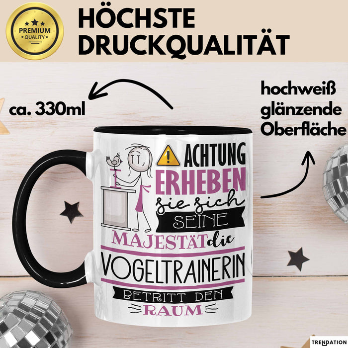 Vogeltrainerin Tasse Geschenk Lustiger Spruch Bitte Erheben Sie Sich Seine Majestät Die Vogeltrainerin Betritt Den Raum Schwarz Trendation