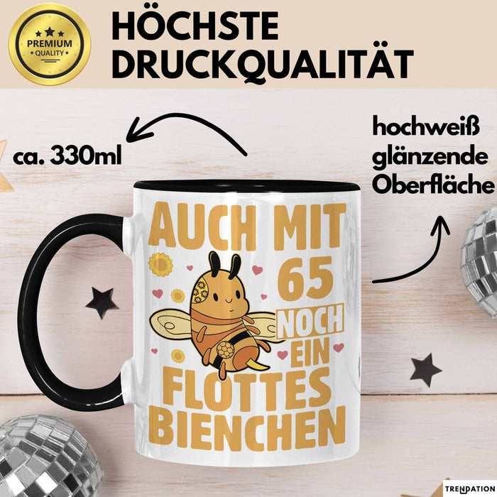 65. Geburtstag Tasse Geschenk Frauen Mutter Lustig Auch mit 65 Noch Ein Flottes Bienchen Kaffee-Becher Trendation