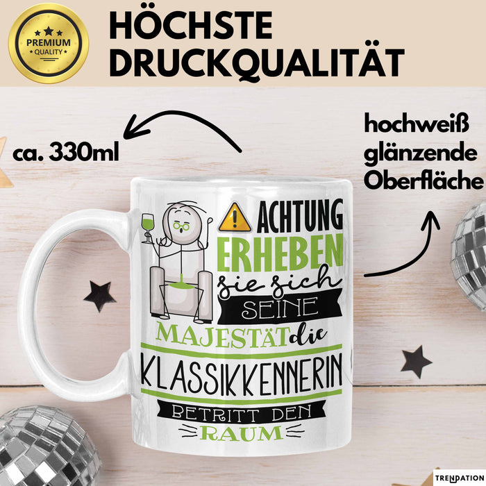 Klassikkennerin Tasse Geschenk Lustiger Spruch Bitte Erheben Sie Sich Seine Majestät Die Klassikkennerin Betritt Den Raum Weiß Trendation