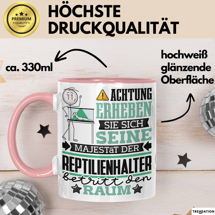 Reptilienhalter Geschenk Tasse Lustiger Spruch Erheben Sie Sich Der Reptilienhalter Betritt den Raum Rosa Trendation