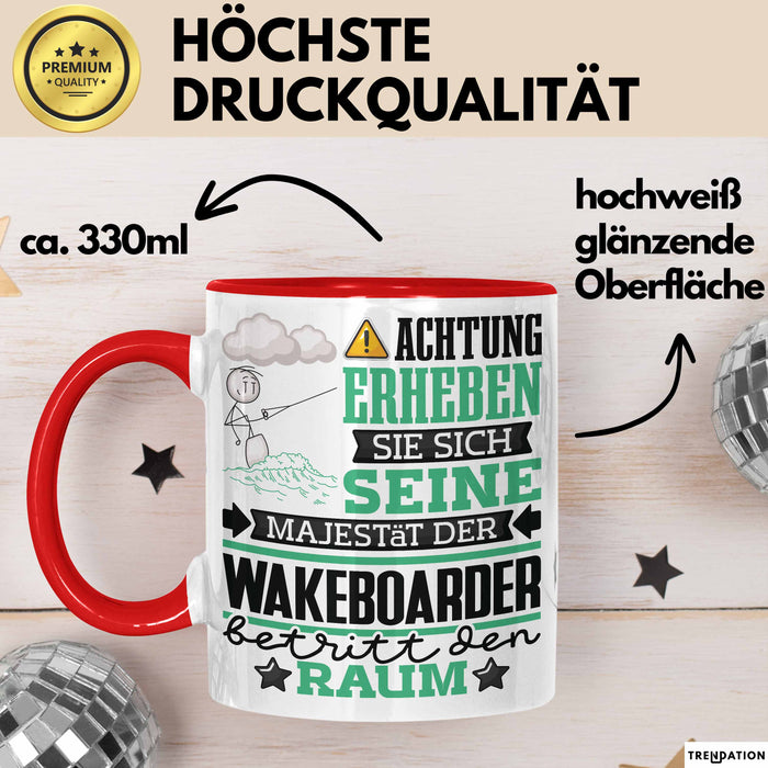 Wakeboarder Geschenk Tasse Lustiger Spruch Erheben Sie Sich Der Wakeboarder Betritt den Raum Rot Trendation