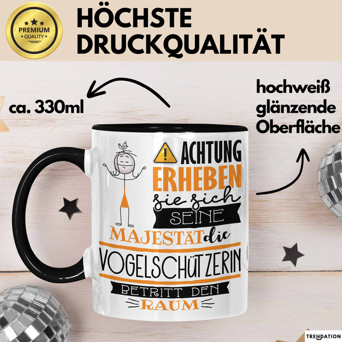 Vogelschützerin Tasse Geschenk Lustiger Spruch Bitte Erheben Sie Sich Seine Majestät Die Vogelschützerin Betritt Den Raum Schwarz Trendation