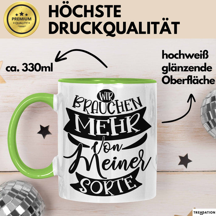 Lustiger Spruch Kaffee-Becher Geschenk für Kollegen Wir Brauchen Mehr Von Meiner Sorte Tasse Grün Trendation