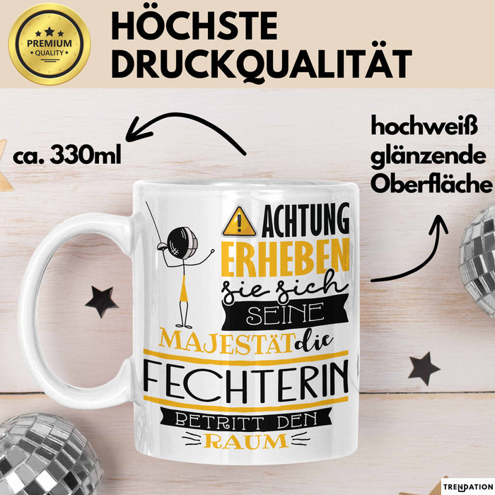 Fechterin Tasse Geschenk Lustiger Spruch Bitte Erheben Sie Sich Seine Majestät Die Fechterin Betritt Den Raum Weiß Trendation