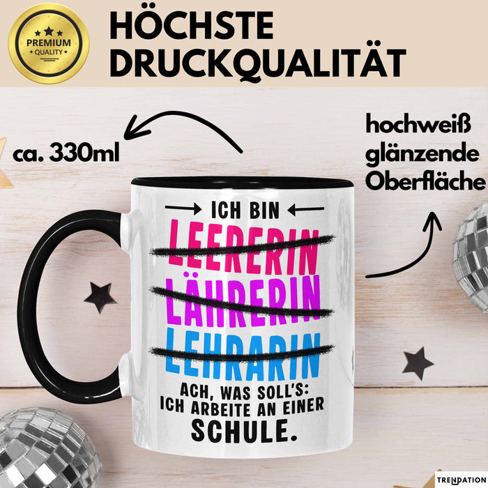 Lehrer Unterricht Tasse Geschenk Lustige Geschenkidee Spruch Ich Bin Lehrerin Ach Was Soll'S Ich Arbeite An Einer Schule Trendation