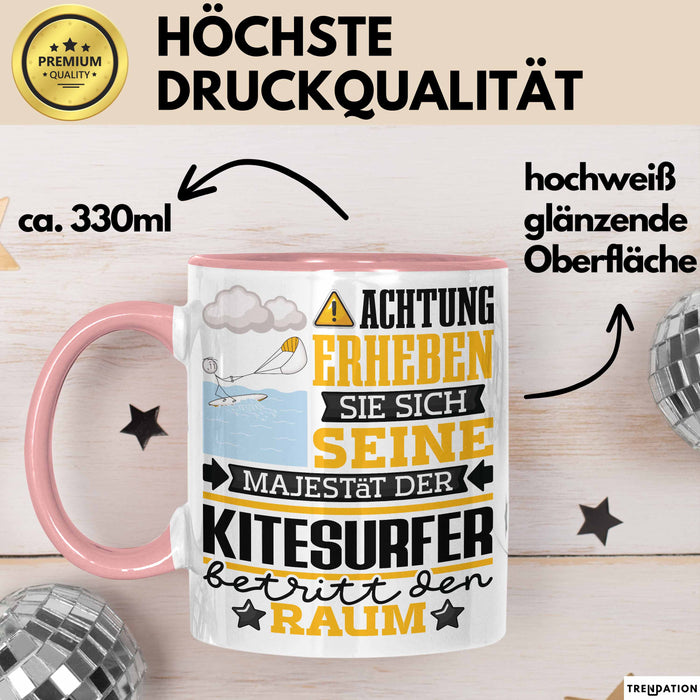 Kitesurfer Geschenk Tasse Lustiger Spruch Erheben Sie Sich Der Kitesurfer Betritt den Raum Rosa Trendation