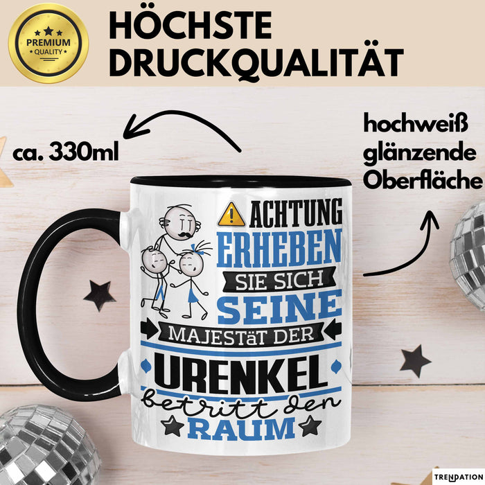 Urenkel Geschenk Tasse Lustiger Spruch Erheben Sie Sich Der Urenkel Betritt den Raum Schwarz Trendation