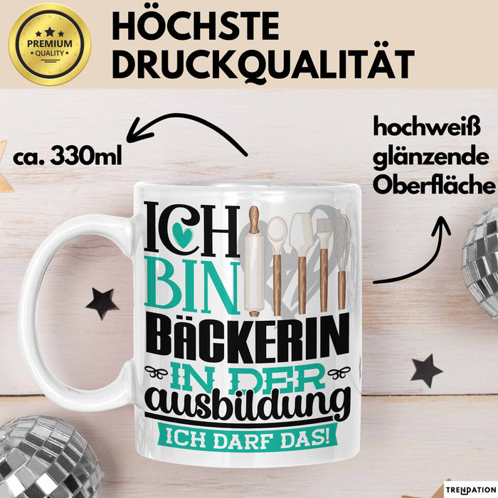 Bäckerin Ausbildung Start Geschenk Tasse Ich Bin Bäckerin In Der Ausbildung Ich Darf Das Kaffee-Becher Geschenkidee Weiß Trendation
