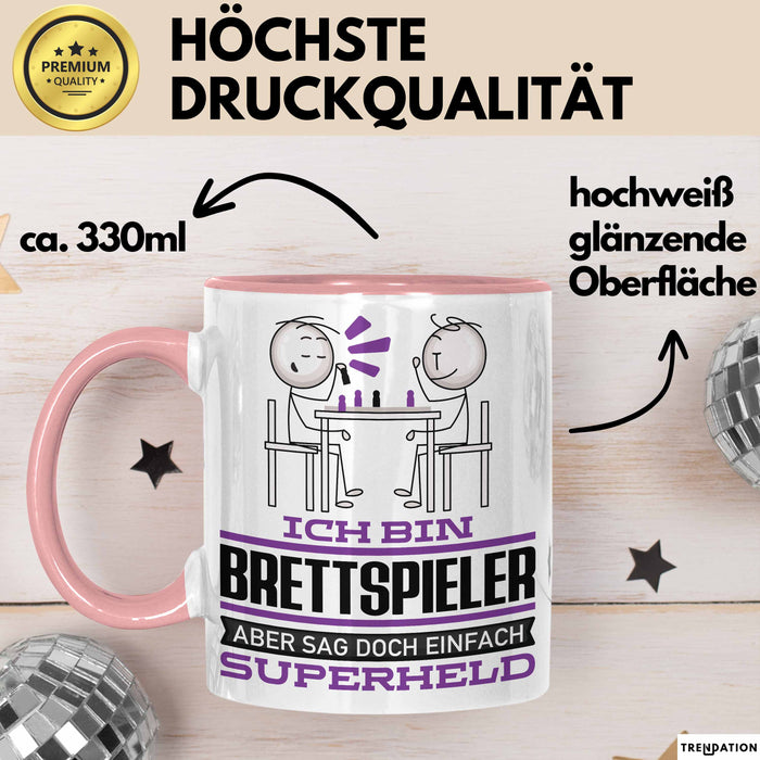 Brettspieler Geschenk Tasse Ich Bin Brettspieler Aber Sag Doch Einfach Superheld Lustige Geschenkdiee für Brettspieler Kaffee-Becher Rosa Trendation