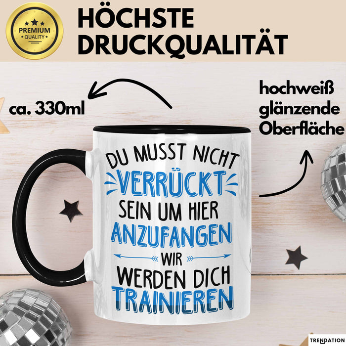Office Arbeitskollege Tasse Geschenk Lustige Geschenkidee Spruch Du Musst Nicht Verrückt Sein Um Hier Anzufangen Trendation
