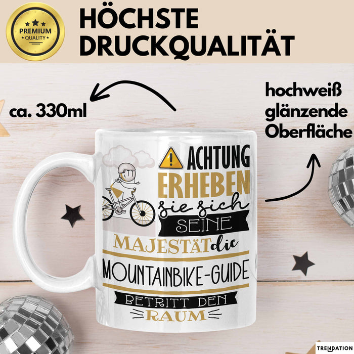 Mountainbike-Guide Tasse Geschenk Lustiger Spruch Bitte Erheben Sie Sich Seine Majestät Die Mountainbike-Guide Betritt Den Raum Weiß Trendation