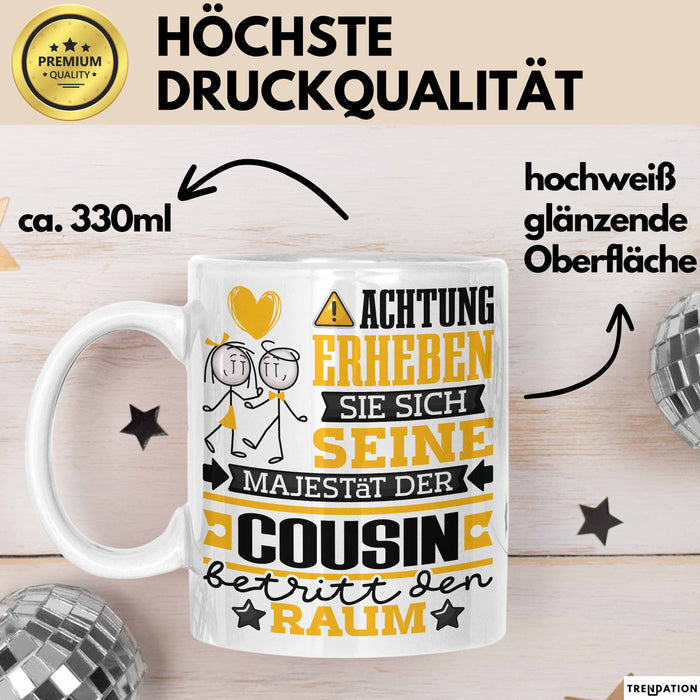Cousin Geschenk Tasse Lustiger Spruch Erheben Sie Sich Der Cousin Betritt den Raum Weiß Trendation