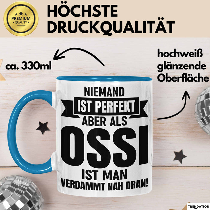 Ossi Geschenk Tasse Ostdeutschland Ossi Geschenkidee Niemand Ist Perfekt Aber Als Ossi Ist Man Verdammt Nah Dran Dresden Leipzig Kaffee-Becher Blau Trendation