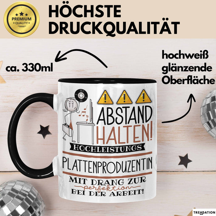 Plattenproduzentin Tasse Geschenk Lustig Abstand Halten Hochleistungs-Plattenproduzentin Mit Drang Zur Perfektion Bei Der Arbeit Trendation