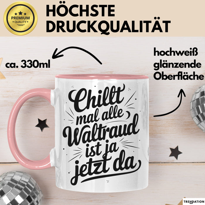 Waltraud Tasse Geschenk Chillt Mal Alle Waltraud Ist Ja Jetzt Da Geschenkidee Becher mit Name Rosa Trendation