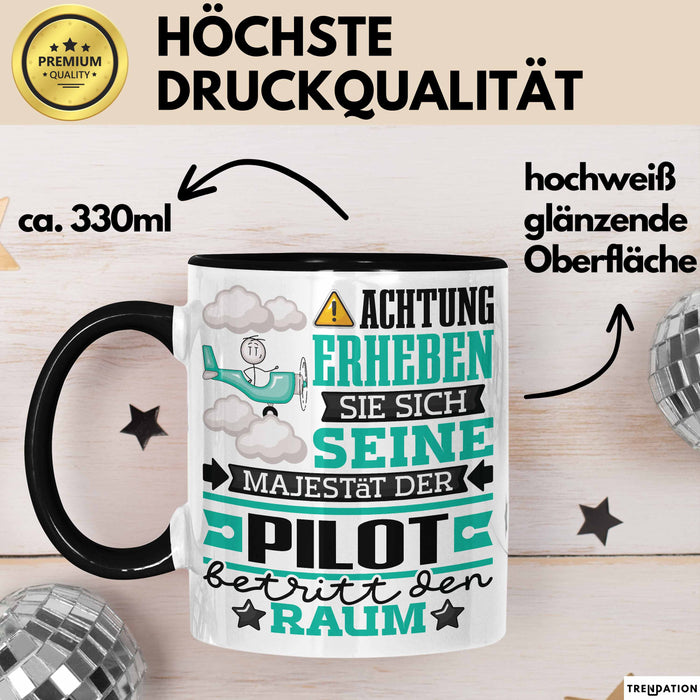 Pilot Geschenk Tasse Lustiger Spruch Erheben Sie Sich Der Pilot Betritt den Raum Schwarz Trendation