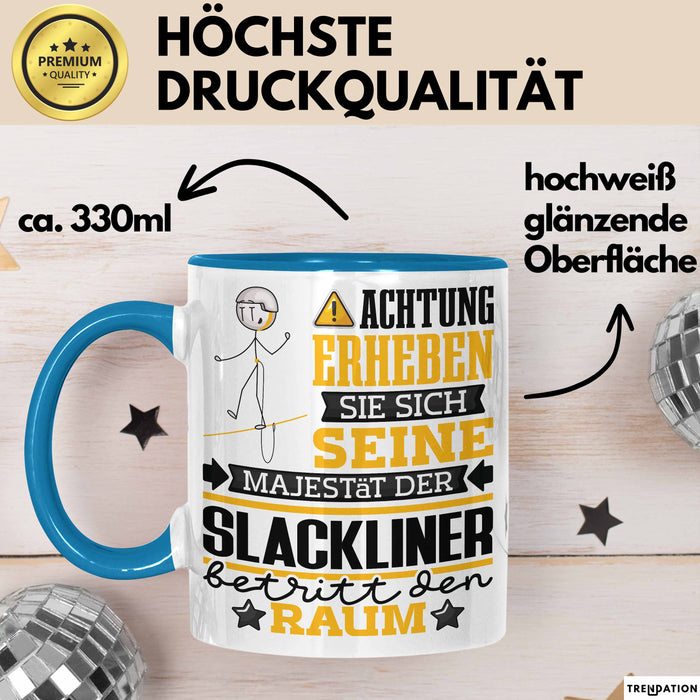 Slackliner Geschenk Tasse Lustiger Spruch Erheben Sie Sich Der Slackliner Betritt den Raum Blau Trendation