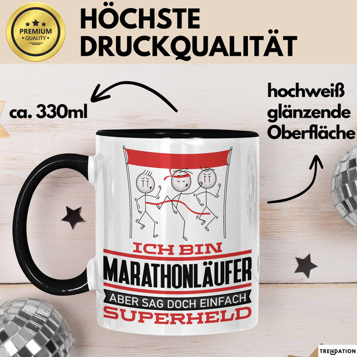 Marathonläufer Geschenk Tasse Ich Bin Marathonläufer Aber Sag Doch Einfach Superheld Lustige Geschenkdiee für Marathonläufer Kaffee-Becher Schwarz Trendation