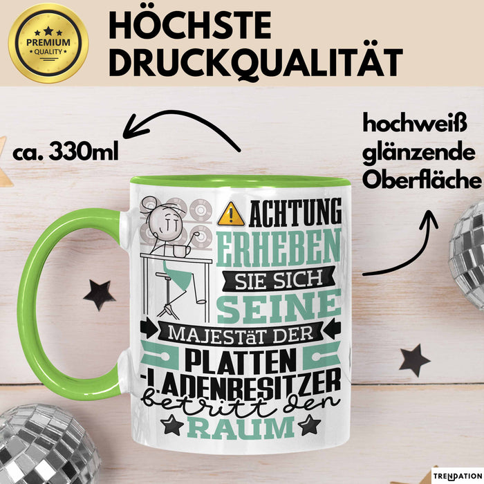 Plattenladenbesitzer Geschenk Tasse Lustiger Spruch Erheben Sie Sich Der Plattenladenbesitzer Betritt den Raum Grün Trendation