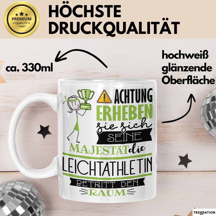 Leichtathletin Tasse Geschenk Lustiger Spruch Bitte Erheben Sie Sich Seine Majestät Die Leichtathletin Betritt Den Raum Weiß Trendation